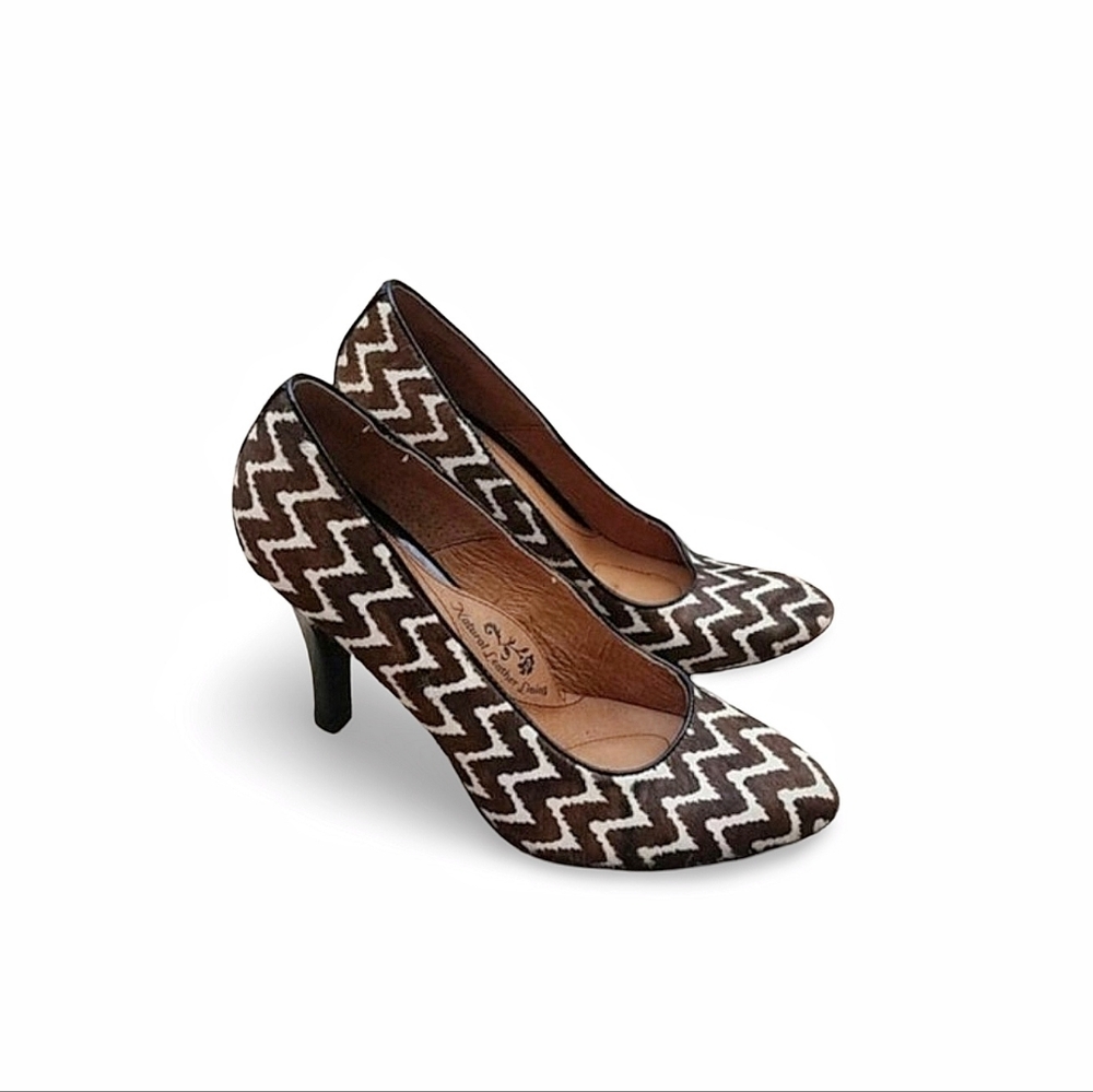 Sofft Moselle Brown & White Chevron Zig Zag Stripe Leather Heels Pumps Size 6.5
